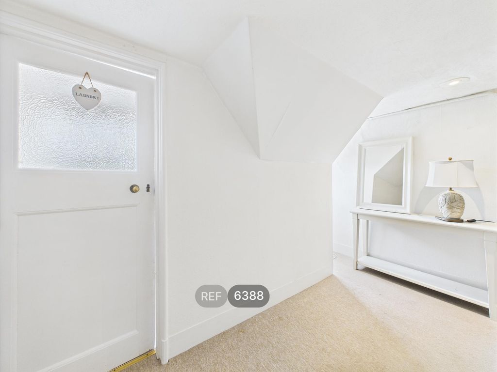 Property photo 3 of 16 Hallway