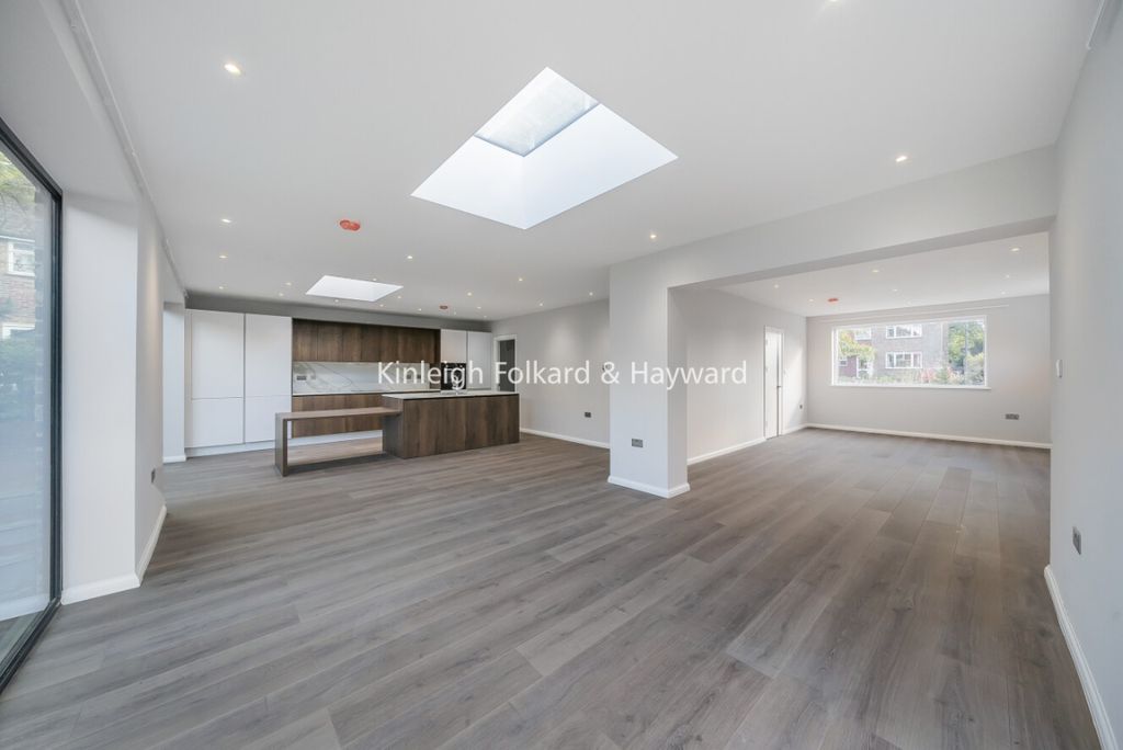 Property photo 3 of 12 d70A7Df1-1A0E-48dc-A