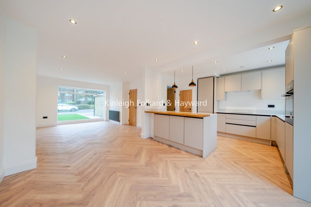 Property photo 2 of 21 Picture No. 13