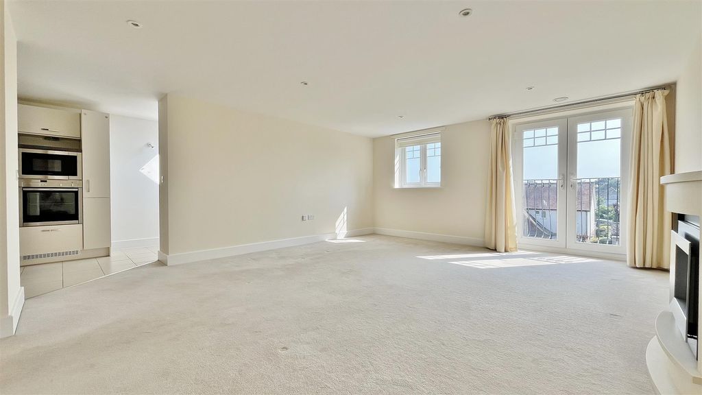Additional image 6 of 2 bed property for saleVictoria Gardens, Hadleigh Road, Frinton-On-Sea CO13