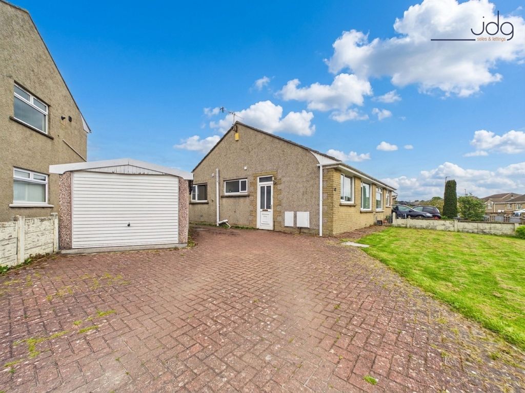 Property photo 1 of 12 Welcome To Oak Avenue