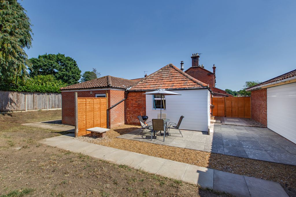 Property photo 2 of 11