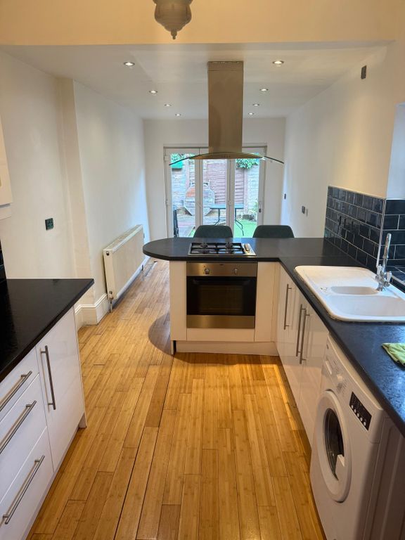 Property photo 2 of 10 Kitchen