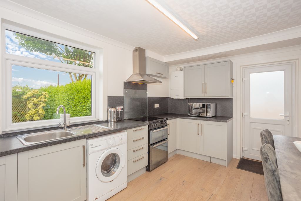 Property photo 3 of 30 Kitchen/Diner