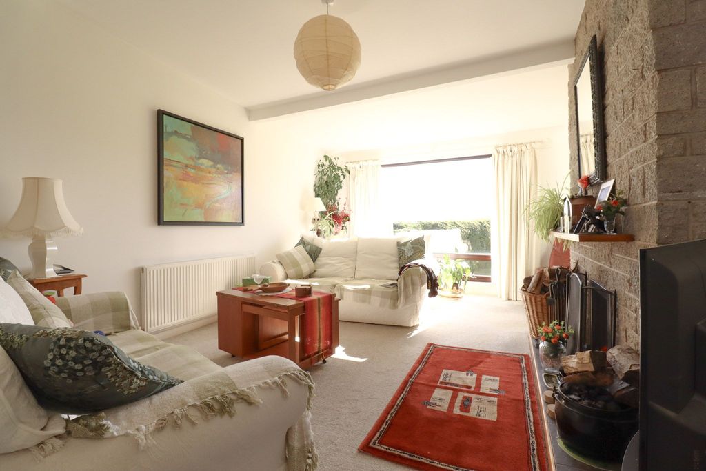 Property photo 3 of 28