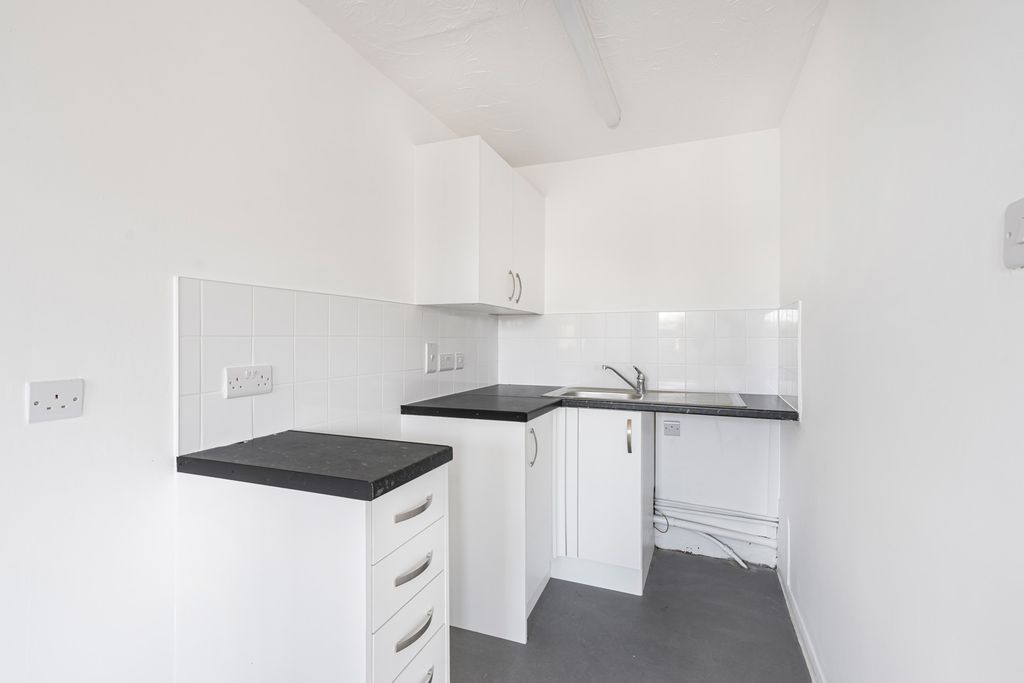 Property photo 3 of 12 Kitchen