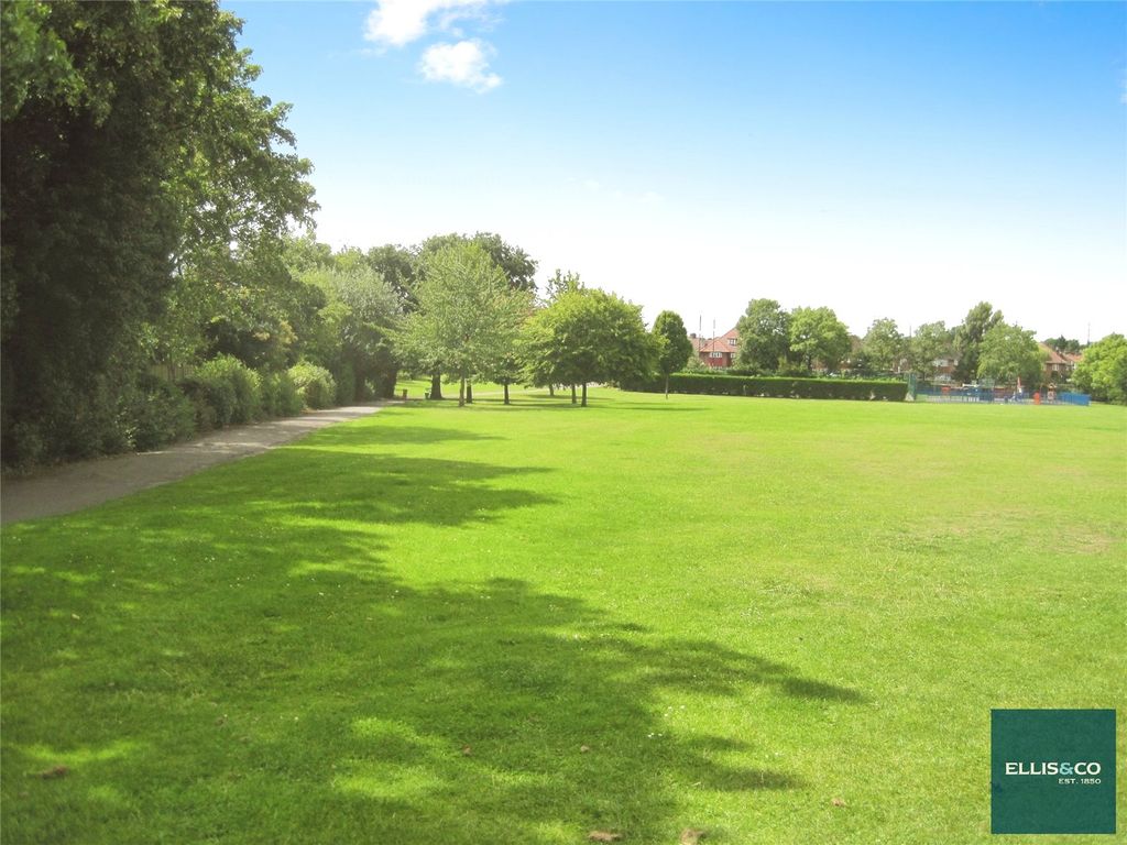 Property photo 2 of 7 Picture No. 15