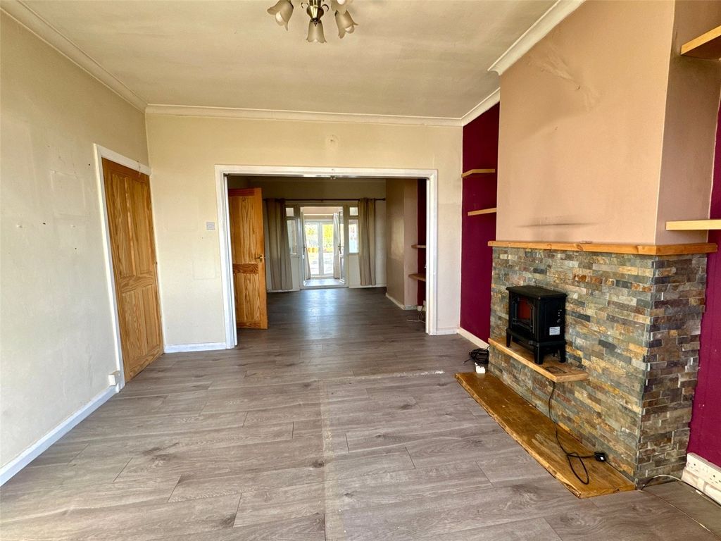 Property photo 3 of 16 Picture No. 12
