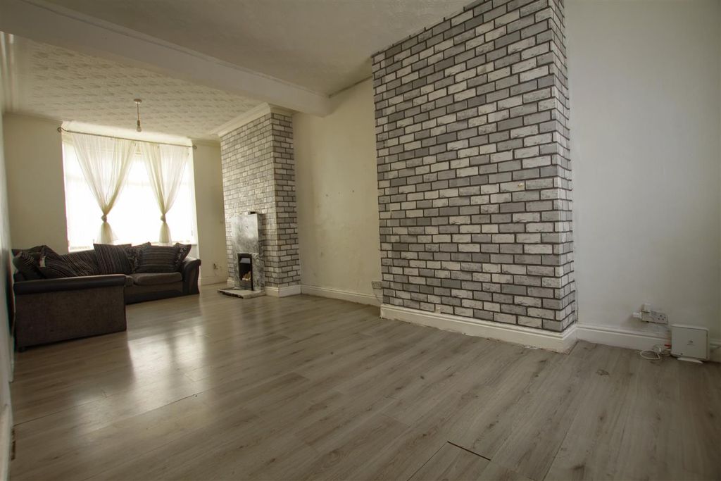 Property photo 2 of 6 Mb2.Jpg