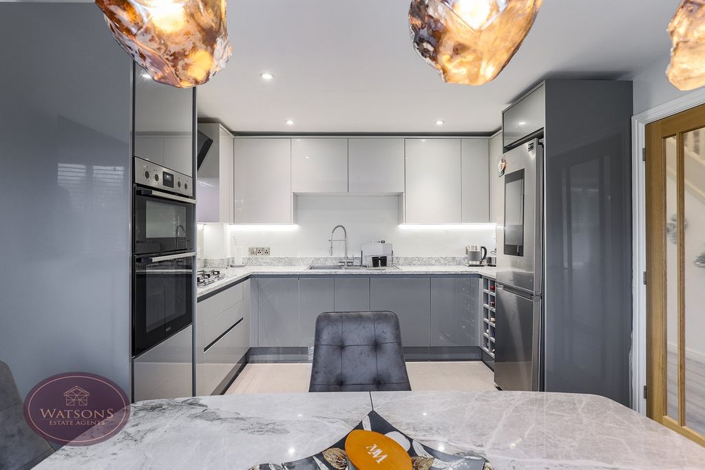 Property photo 3 of 25