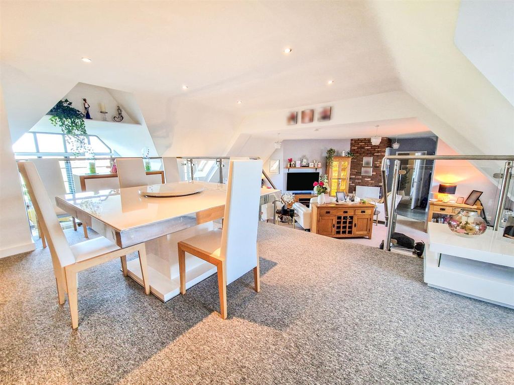 Property photo 3 of 26