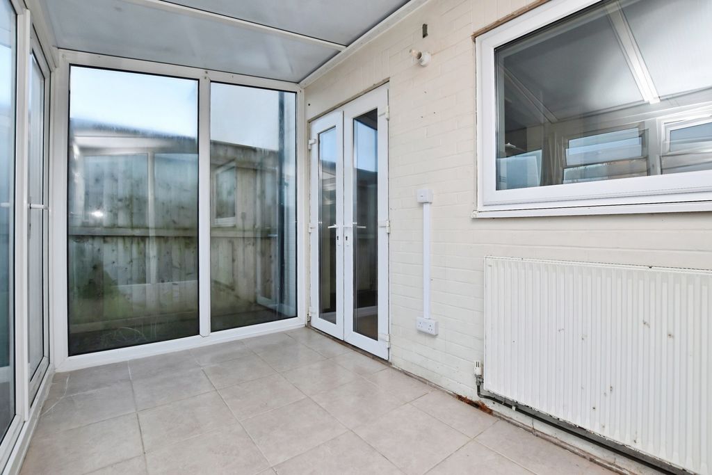 Property photo 3 of 14 Conservatory