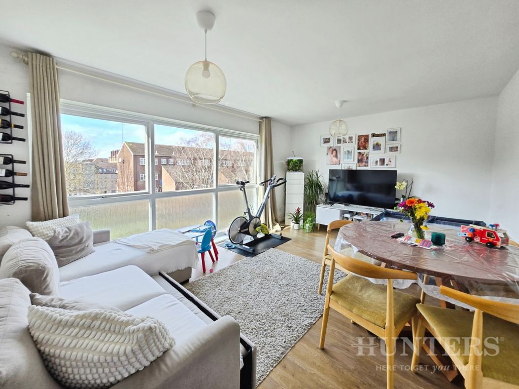 Property photo 3 of 10 Pbox-Img.Jpg