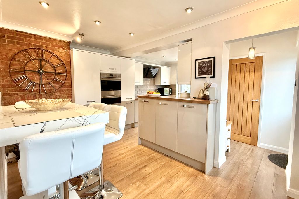 Property photo 2 of 25