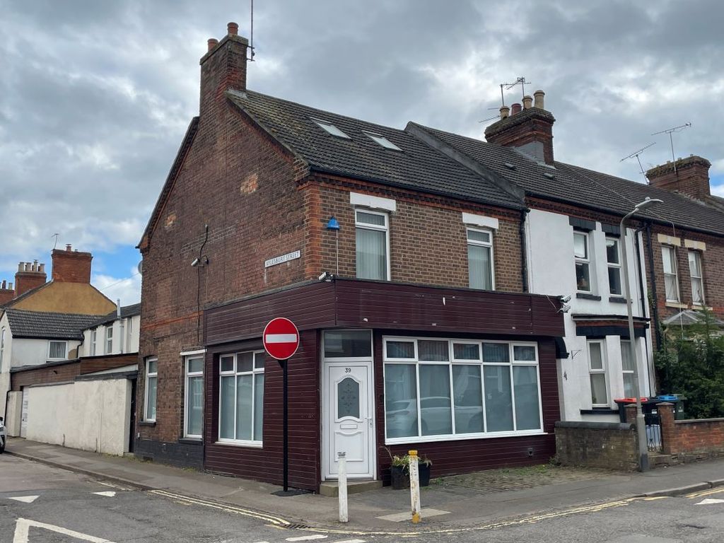 Property photo 2 of 28