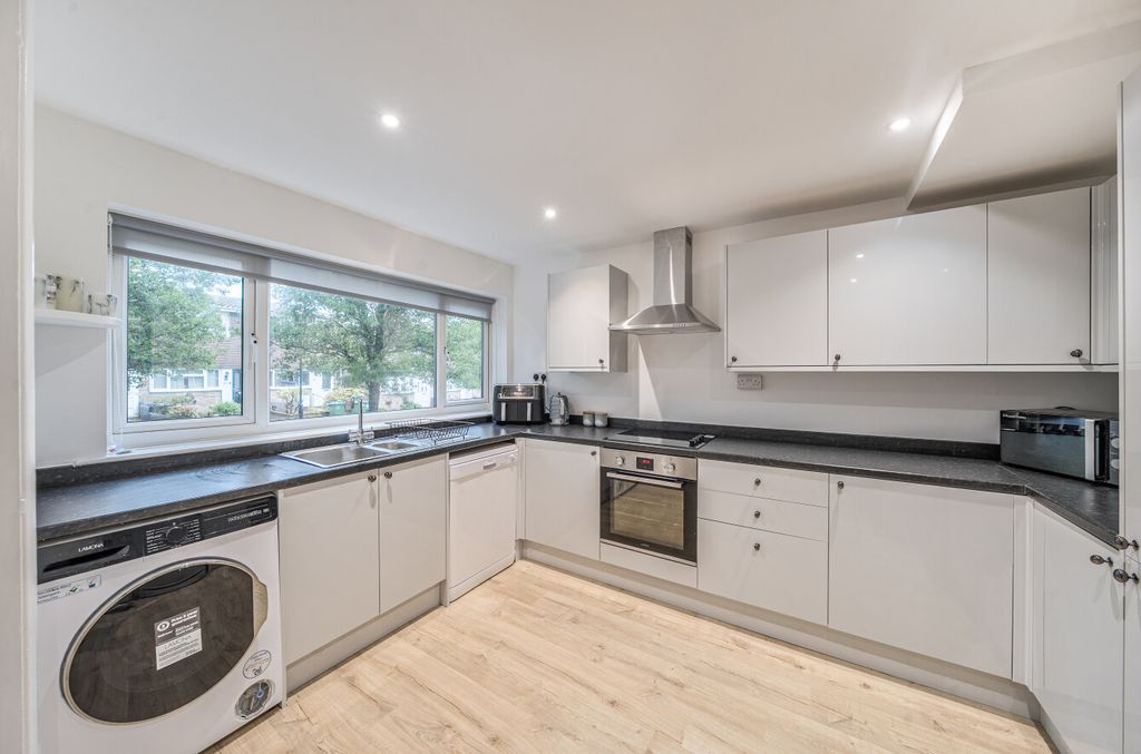 Property photo 2 of 14 1362883-9-68Df9E3...