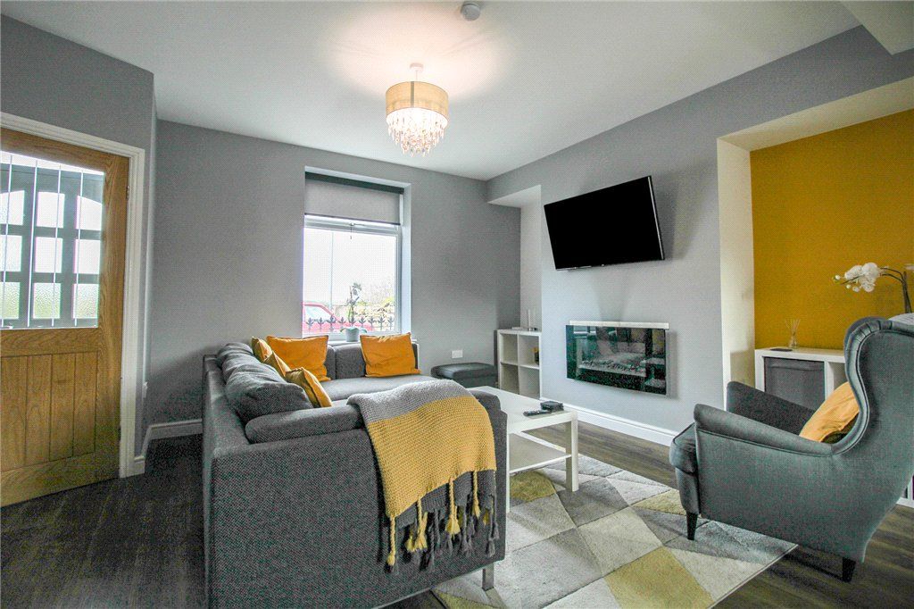 Property photo 3 of 17 Living Area