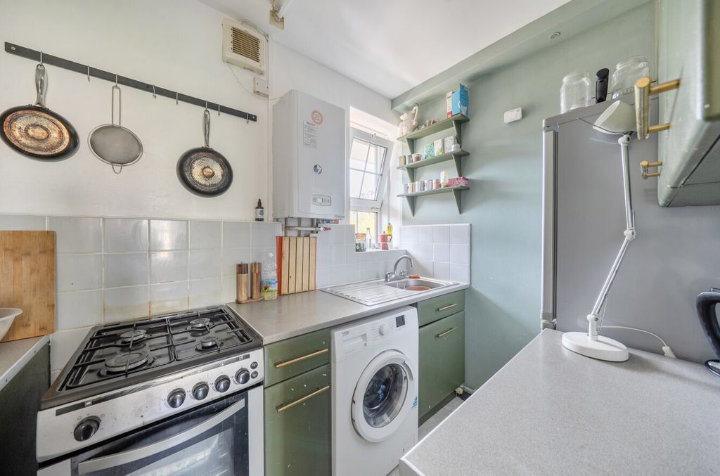 Property photo 3 of 13 1423720-12-69d63B...