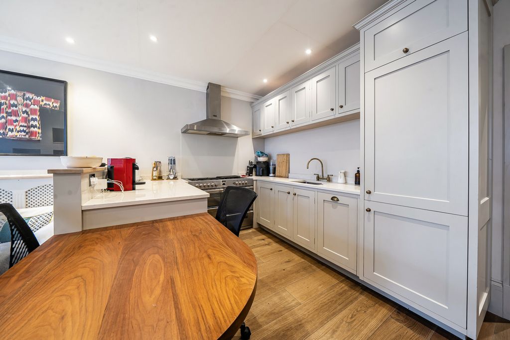 Property photo 2 of 18 1434187-10-69c681...