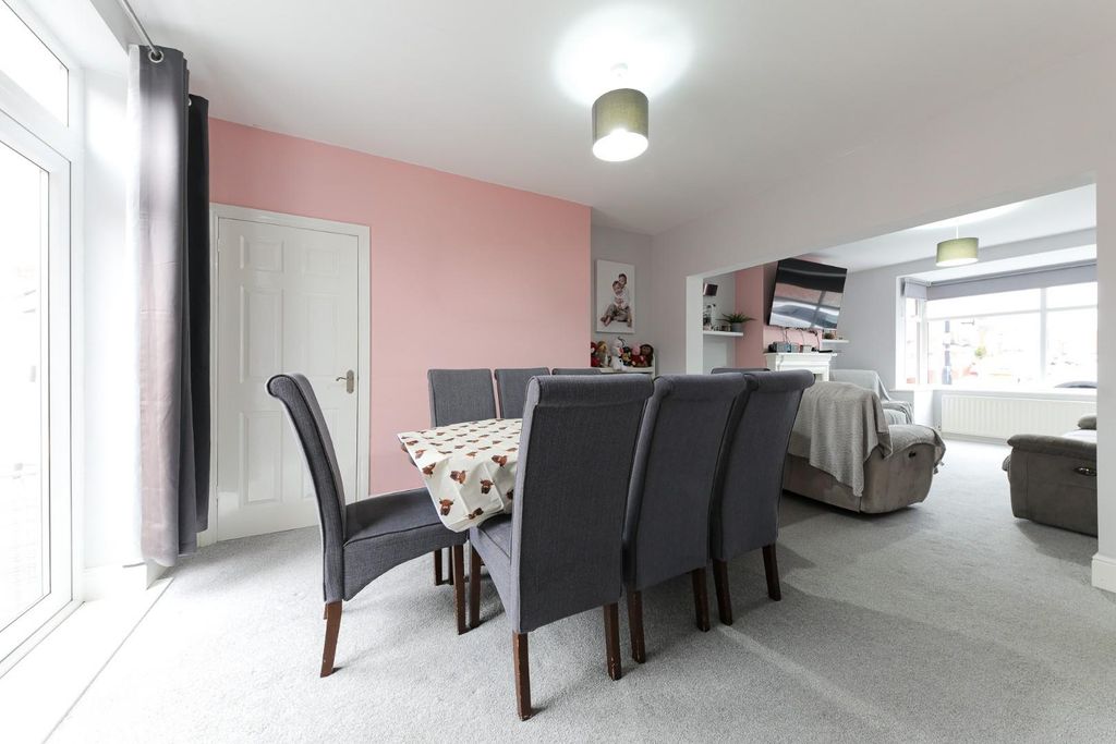 Property photo 3 of 13 Dining Area