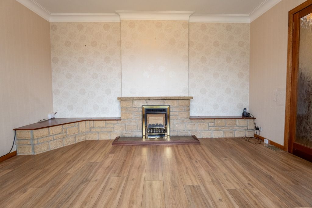 Property photo 3 of 31