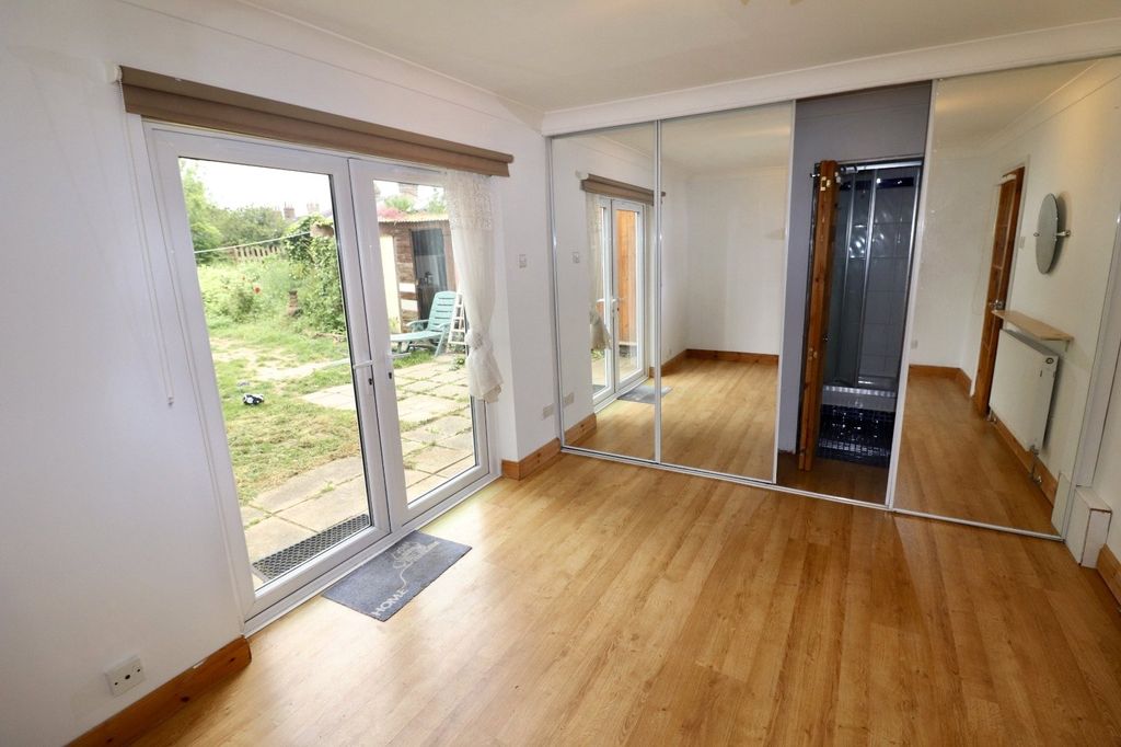 Property photo 2 of 14 Picture No. 23