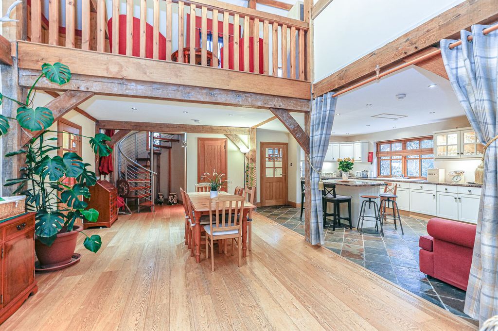 Property photo 3 of 26