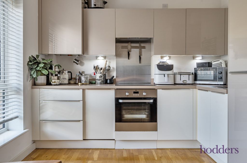 Additional image 6 of 1 bed flat for saleKennett Lane, Chertsey, Surrey KT16