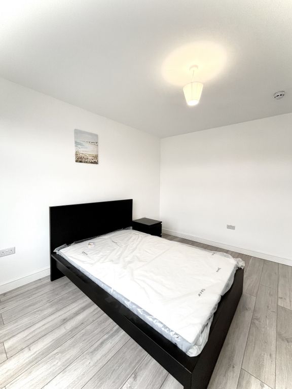 Property photo 1 of 11 A Recently Refurbished First Floor Double Room To Rent.