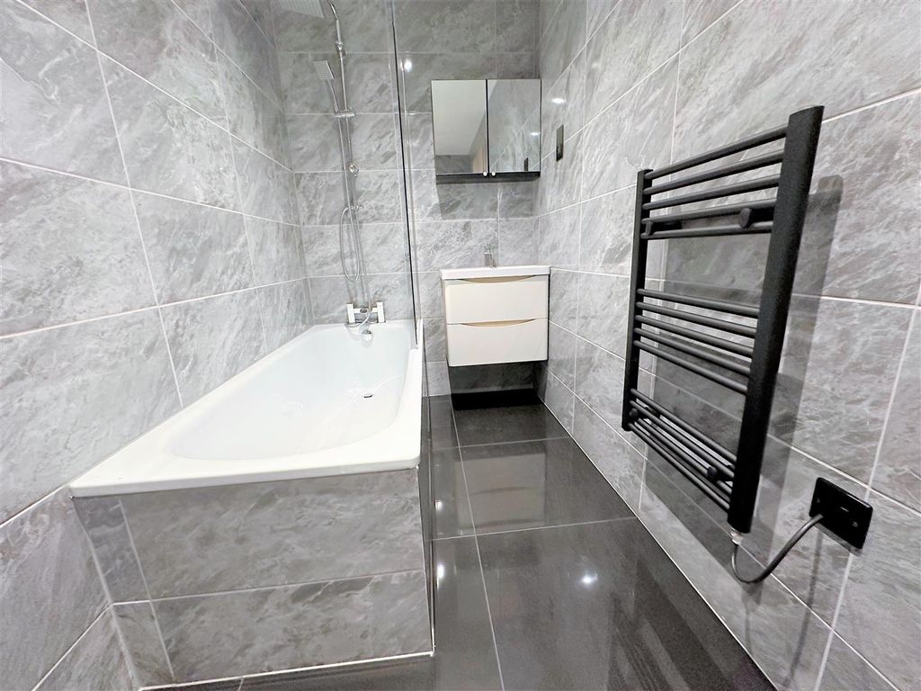 Property photo 3 of 27