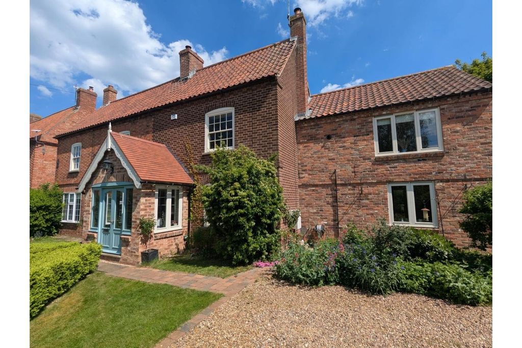 Property photo 2 of 19