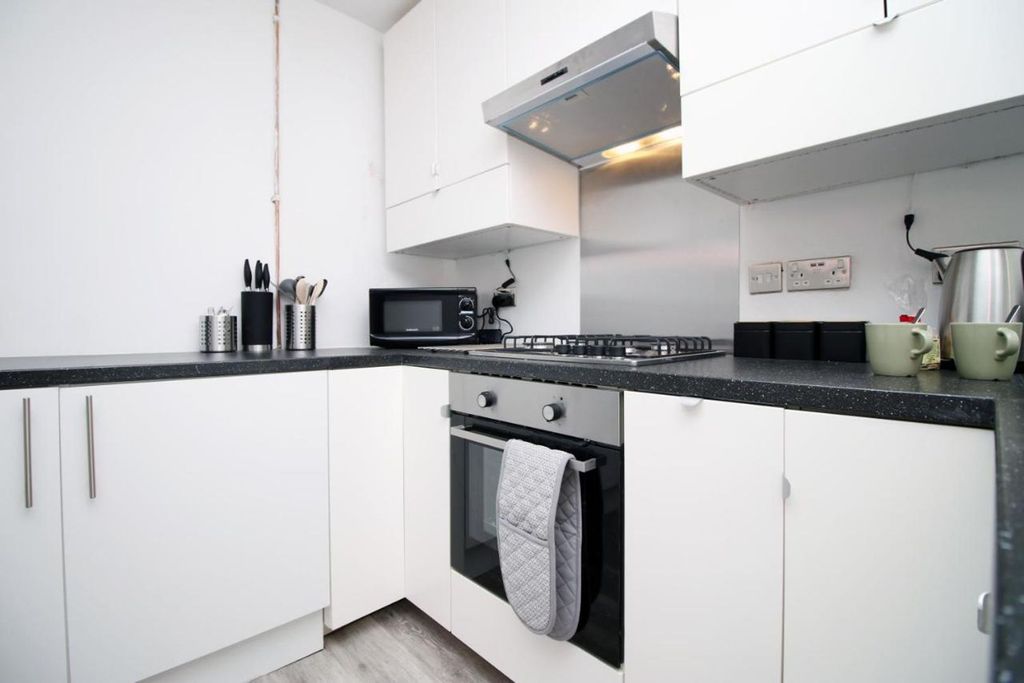 Property photo 1 of 6 Kitchen