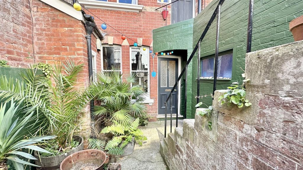 Property photo 2 of 29