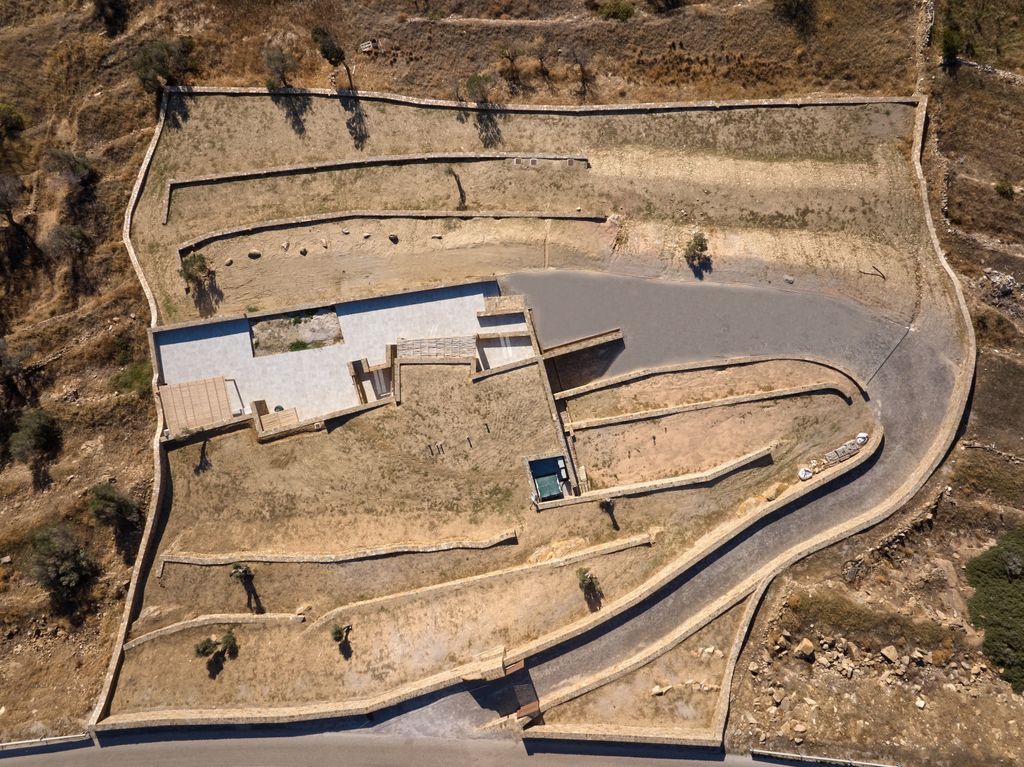 Property photo 2 of 24