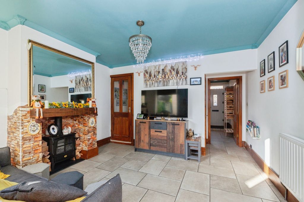 Property photo 3 of 25