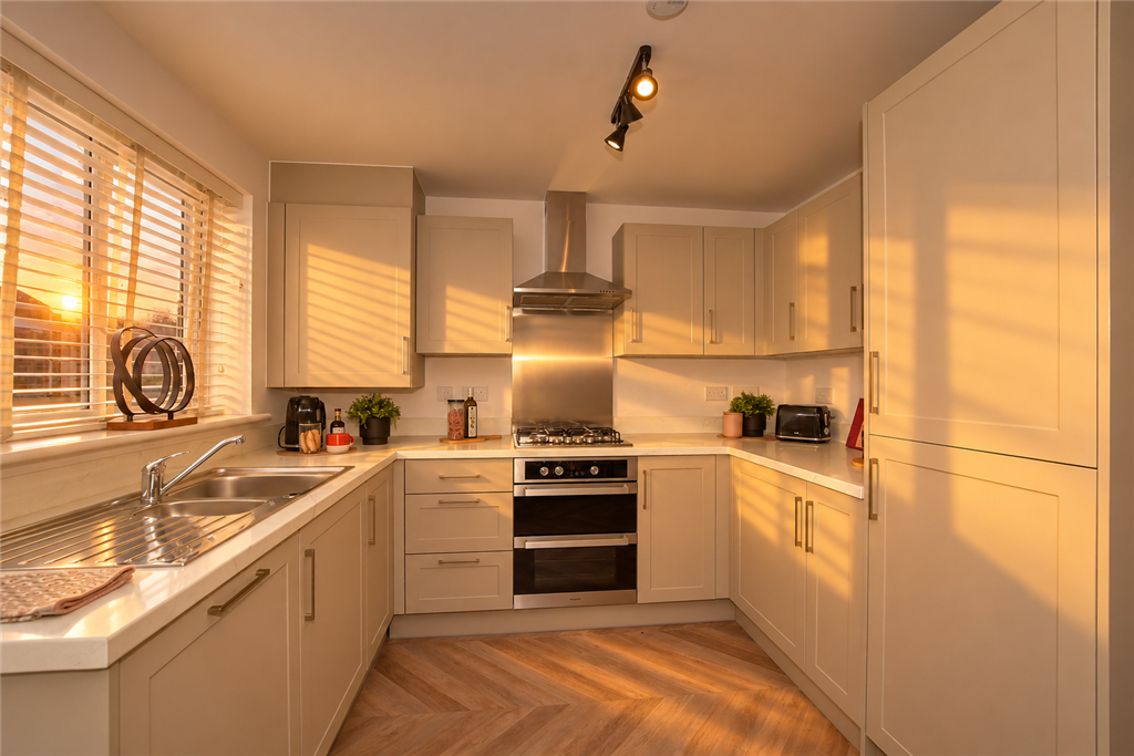 Property photo 2 of 17 Kitchen