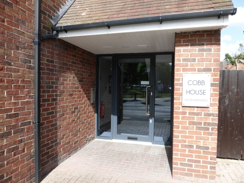 Property photo 3 of 10 Entrance