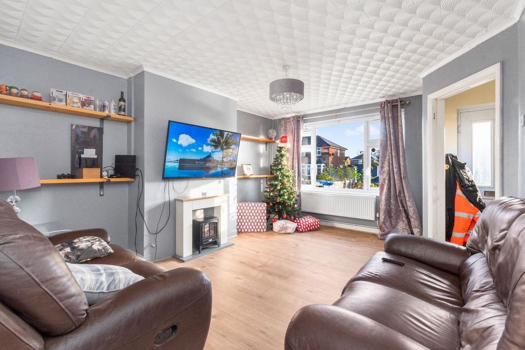 Property photo 2 of 19