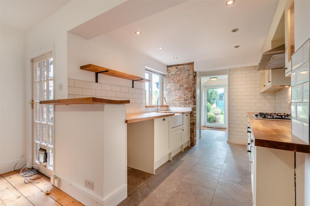 Property photo 3 of 11 8641221-Interior05.Jpg