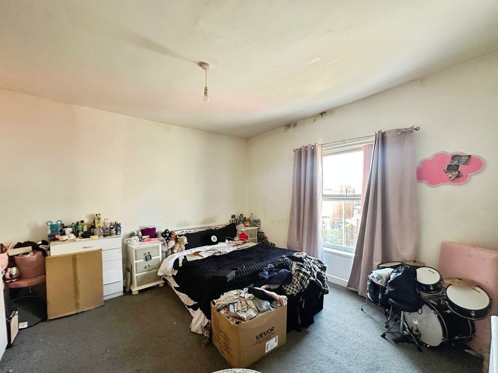 Property photo 3 of 8 Photo 7