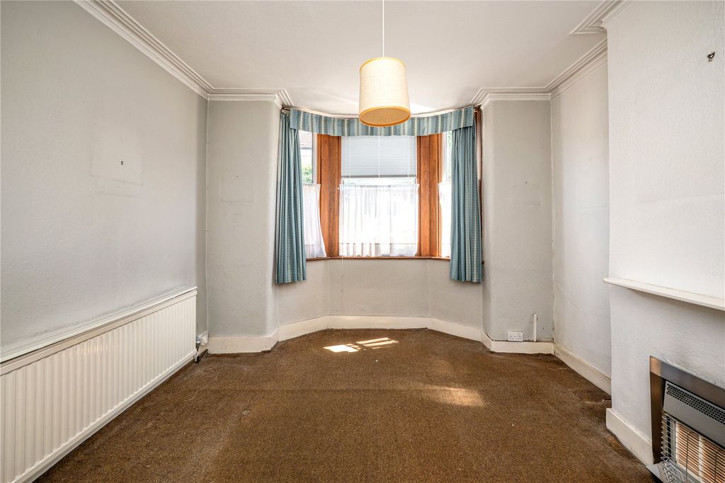 Property photo 3 of 19 Picture No. 04