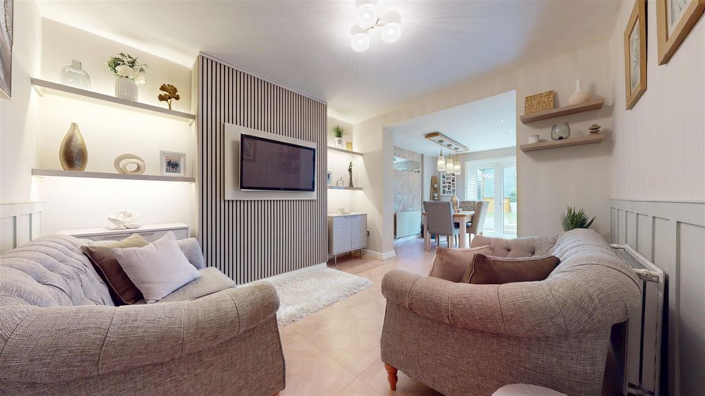 Property photo 3 of 35 Crocketts Walk Living Room