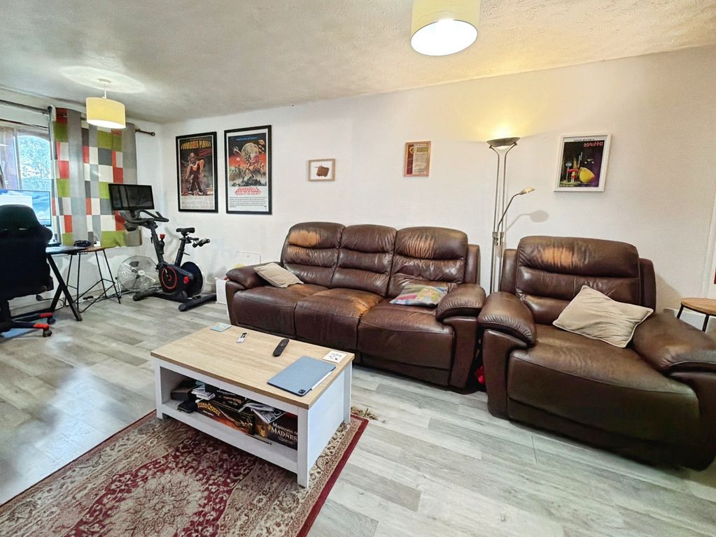 Property photo 2 of 13 Lounge