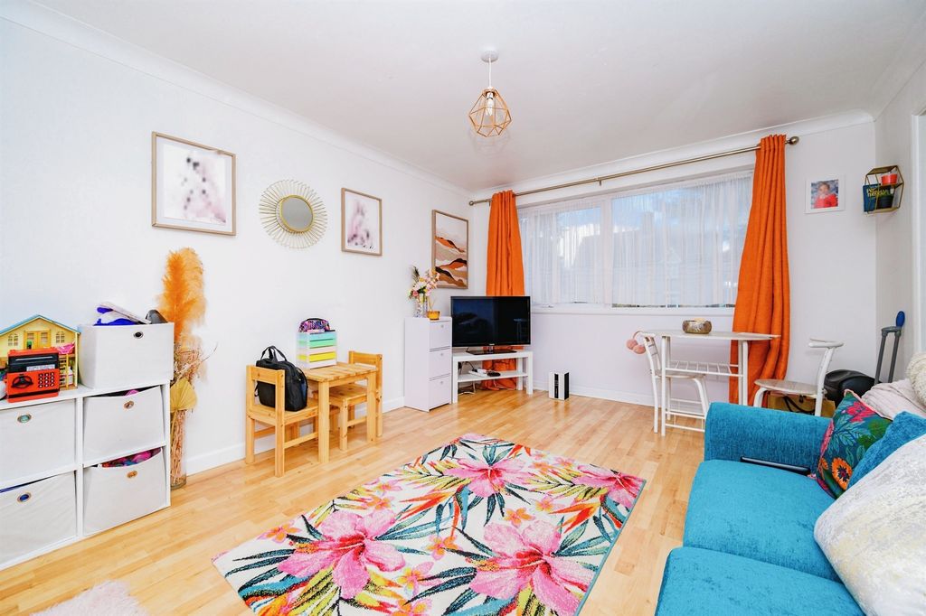 Property photo 3 of 8