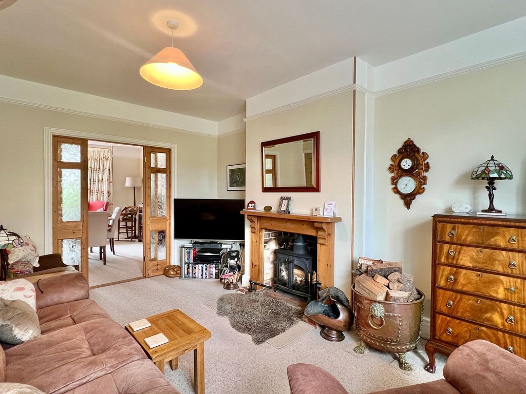 Property photo 2 of 27