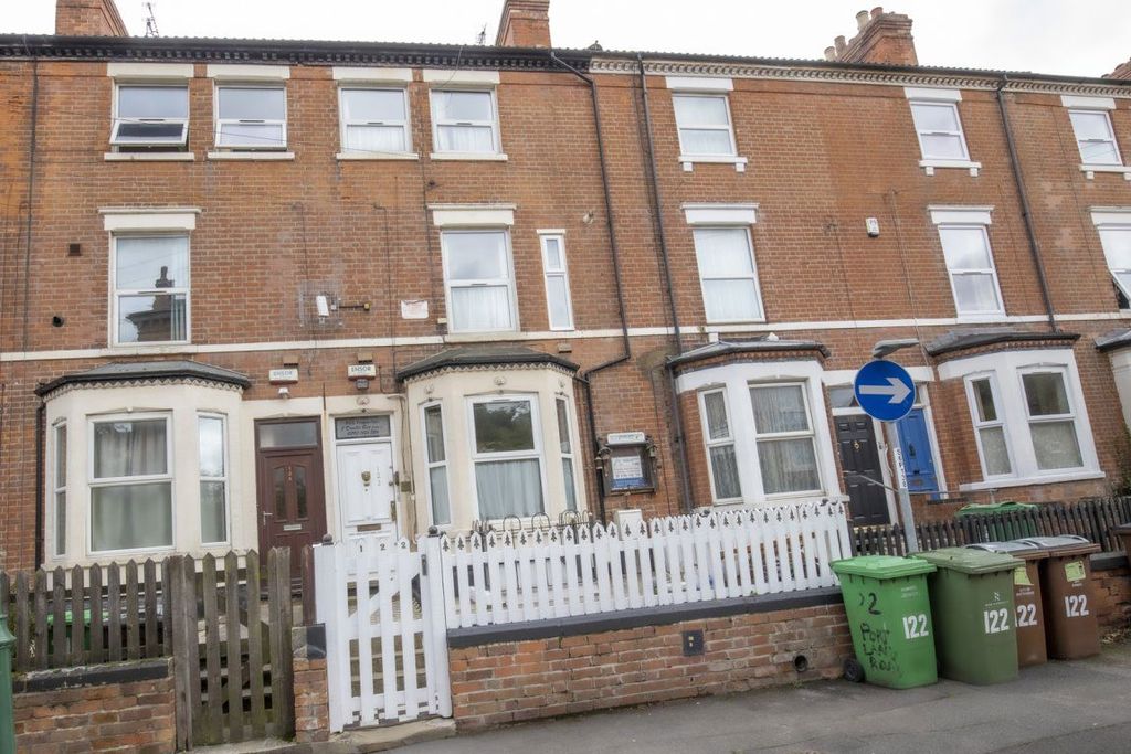 Property photo 2 of 35