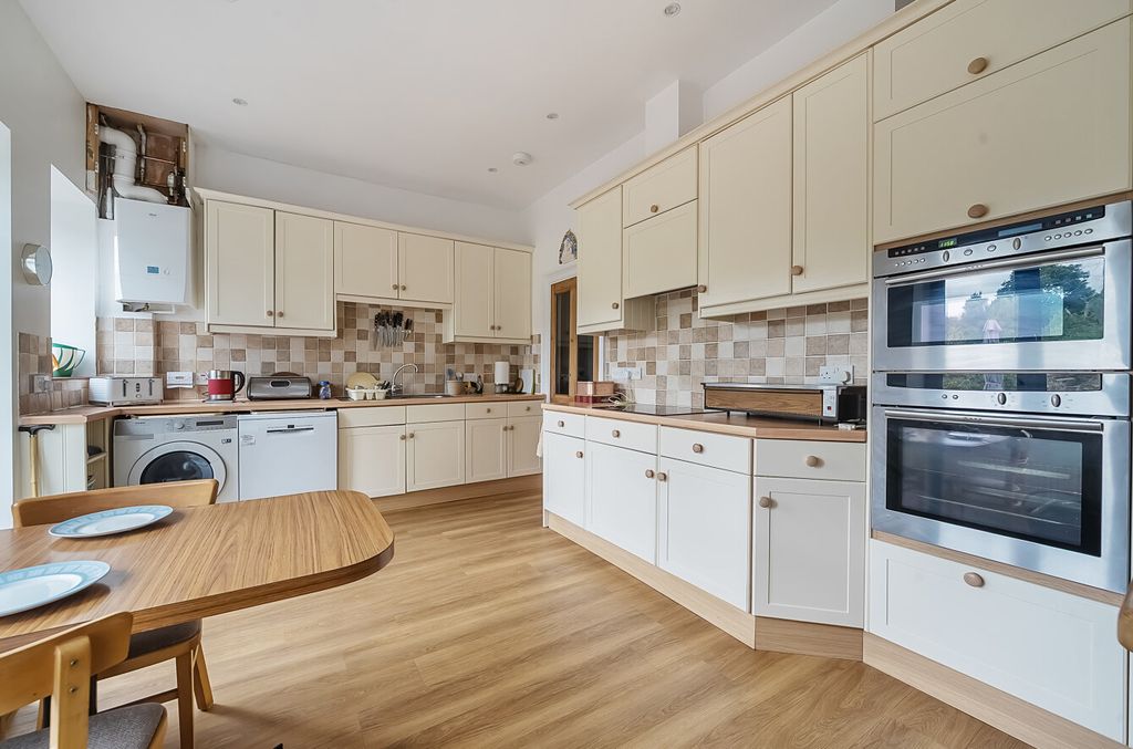 Property photo 2 of 22 1340849-10-68A5B3...