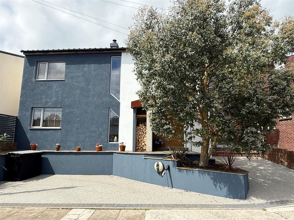 Property photo 1 of 31 Fronts.Jpg