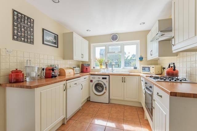 Property photo 2 of 10 Kitchen