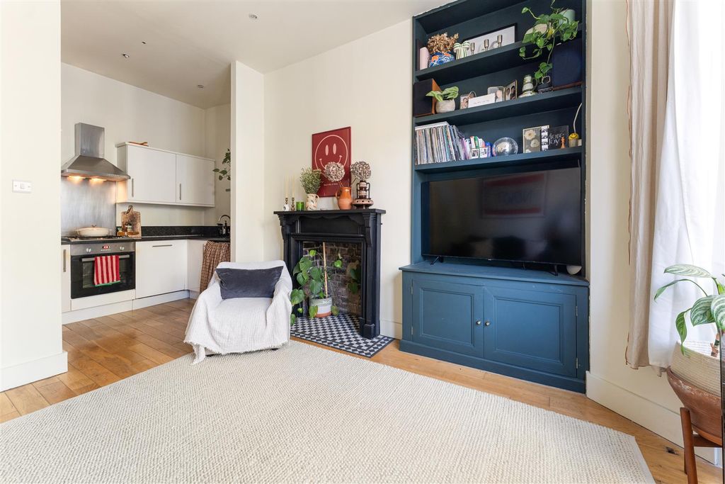 Property photo 3 of 22 Norcott Road, 51